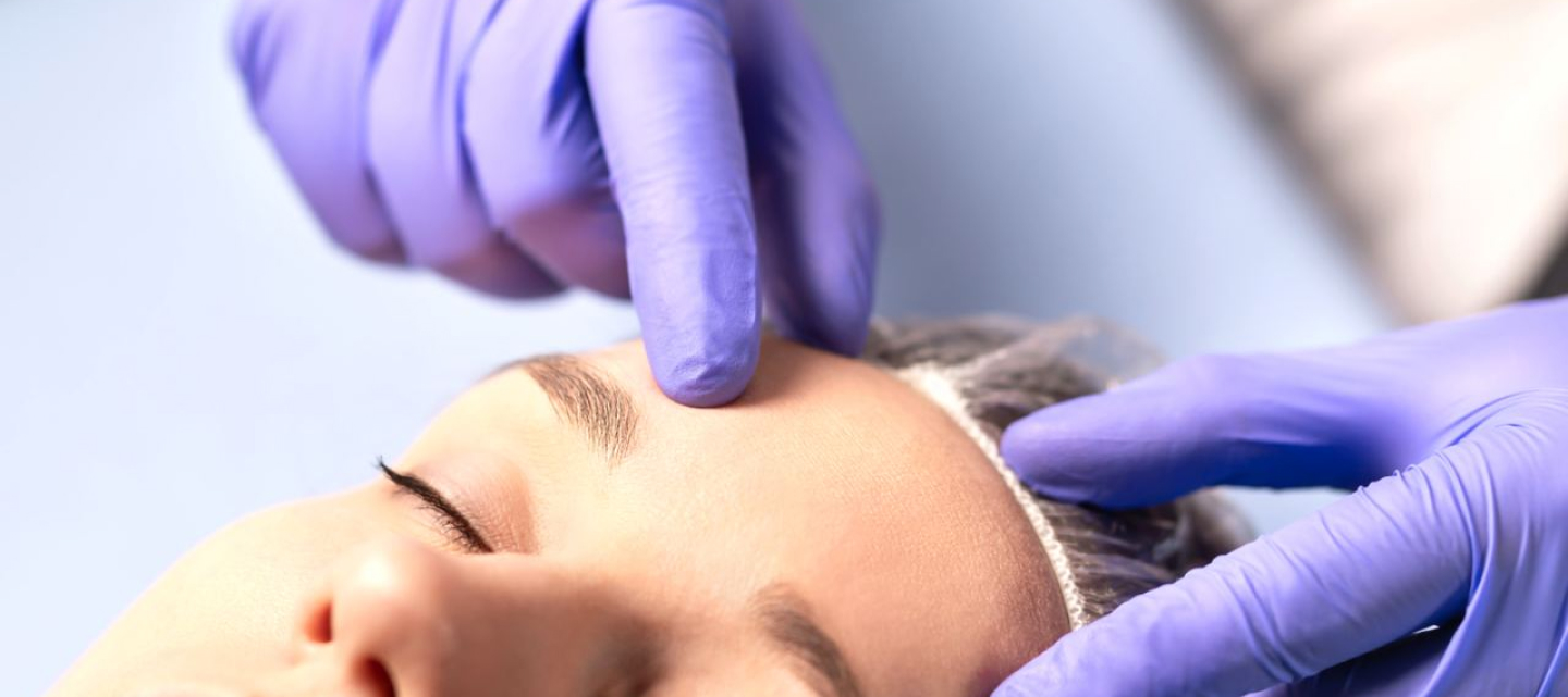 Forehead procedure in Metropolitan Skin Clinic.